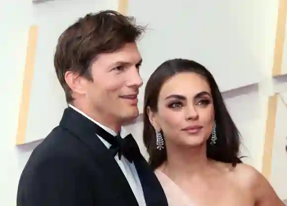 Mila Kunis und Ashton Kutcher besuchen die 94th Annual Academy Awards