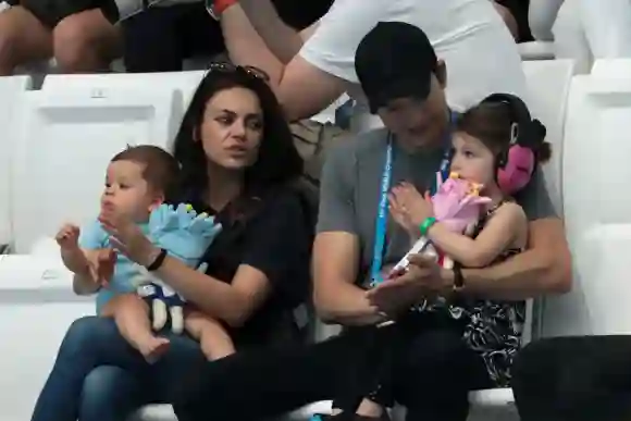 Mila Kunis und Ashton Kutcher mit Kindern