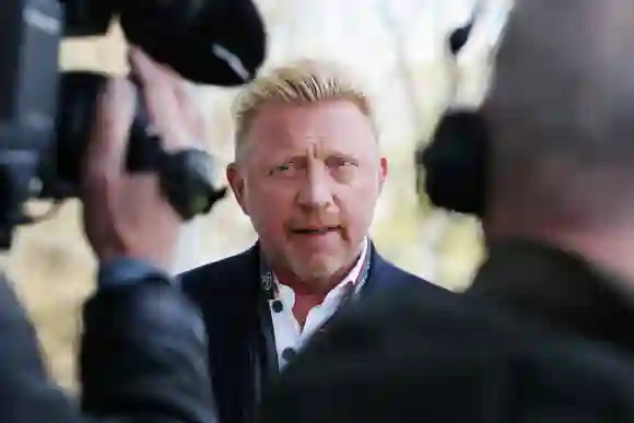 Boris Becker spricht vor Kameras im April 2016