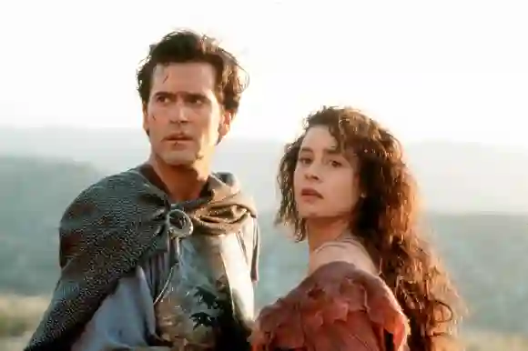 Bruce Campbell und Embeth Daviditz in „Armee der Finsternis“