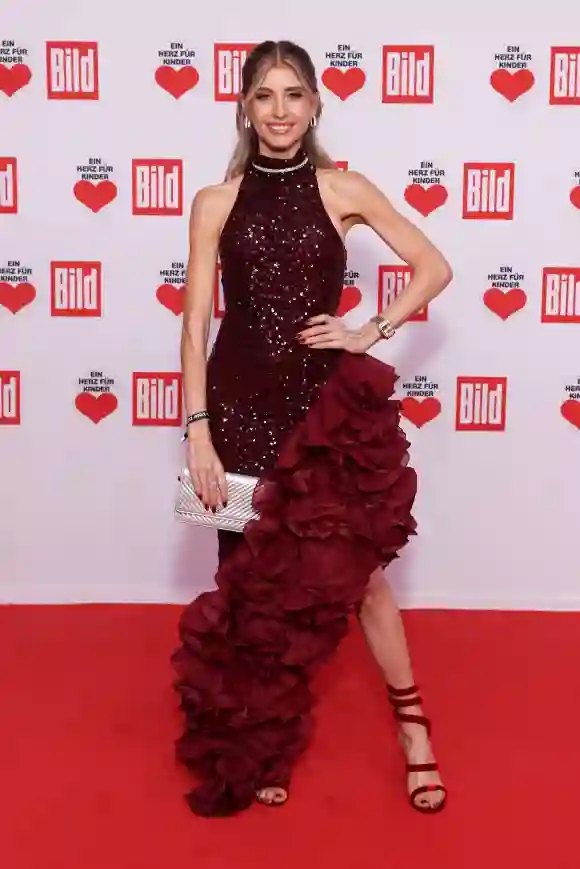 Cathy Hummels bei der "Ein Herz für Kinder" Gala in Berlin