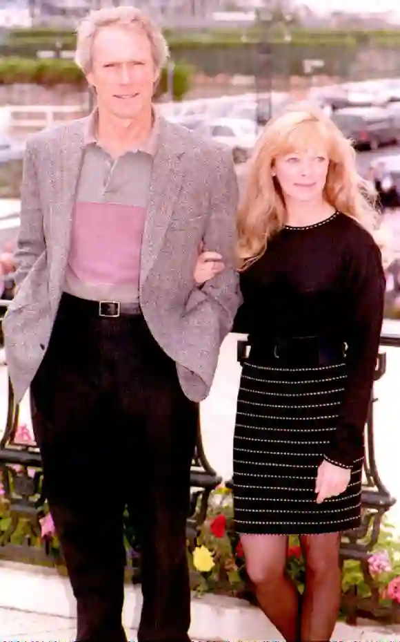 Clint Eastwood und Frances Fisher vor einer Pressekonferenz während des American Film Festivals in Frankreich, 1992