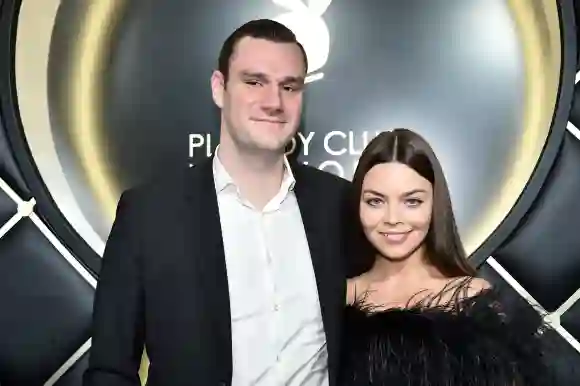 Cooper Hefner und Scarlett Byrne