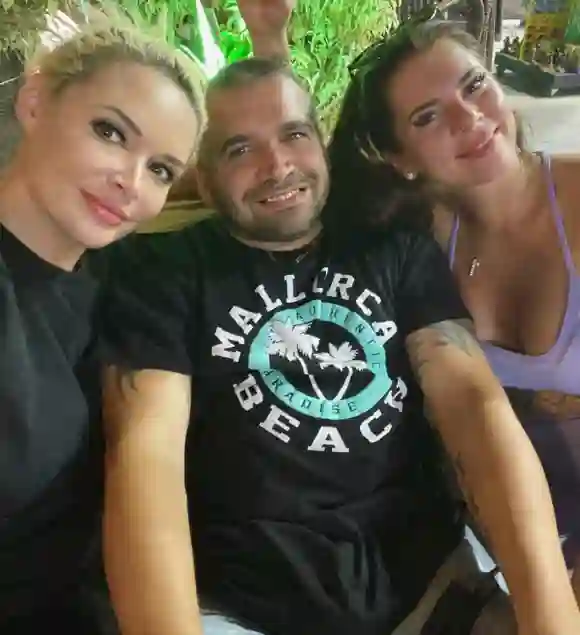 Daniela Katzenberger mit ihrem Bruder Tobias und ihrer Schwester Jenny Frankhauser