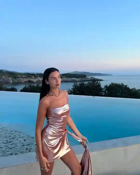 Dua Lipa zeigt sich sexy