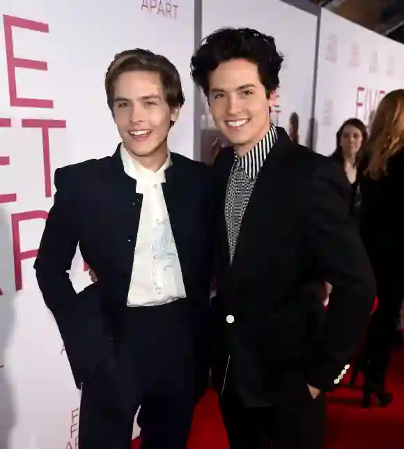 Dylan Sprouse und Cole Sprouse bei der Filmpremiere von „Five Feet Apart“ 2019