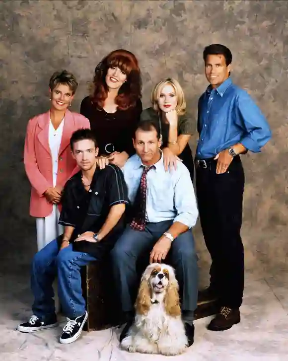 „Eine schrecklich nette Familie“: David Faustino, Christina Applegate, Katey Sagal, Ed O Neill, Ted Mcginley und Amanda Bearse