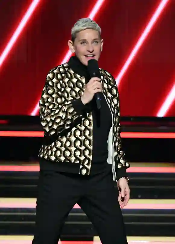 Ellen DeGeneres spricht auf der Bühne während der 62. jährlichen GRAMMY Awards am 26. Januar 2020.
