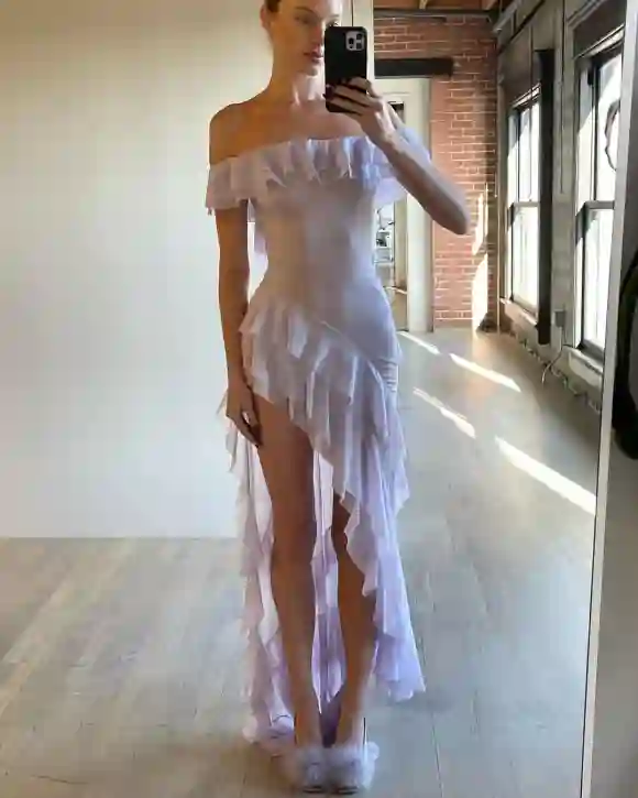 Elsa Hosk im Transparent-Kleid