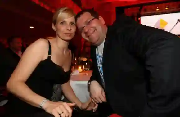 Elton mit seiner Frau Yvonne im Jahr 2009