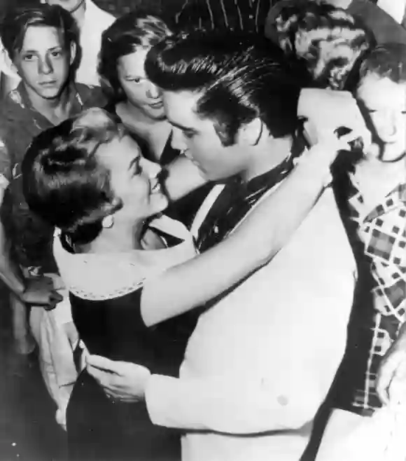 Elvis Presley mit Anita Wood 1957