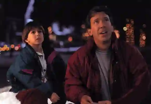 Eric Lloyd und Tim Allen in „Santa Clause – Eine schöne Bescherung“