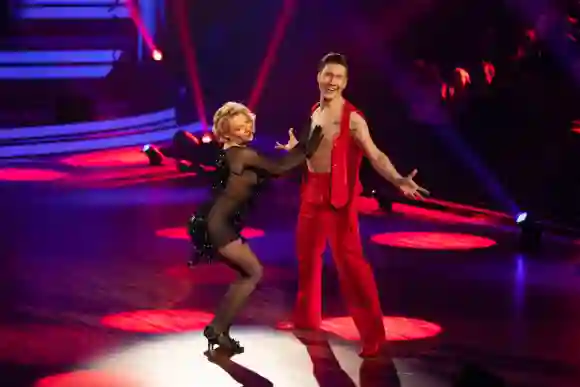 Evelyn Burdecki und Evgeny Vinokurov bei „Let's Dance“