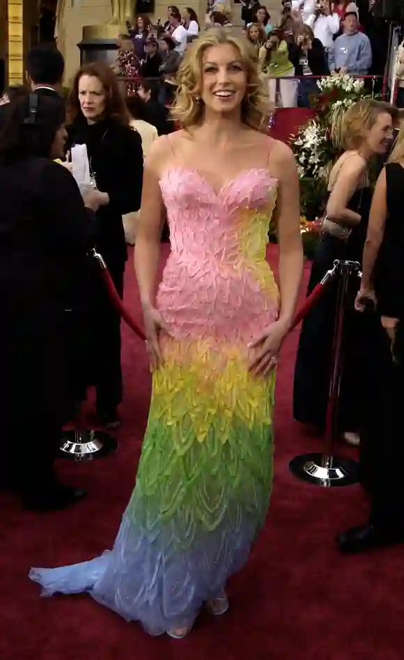 In diesem schrecklichen Kleid erschien Faith Hill bei den Oscars 2002