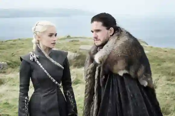 Game of Thrones Daenerys Jon Snow Emilia Clarke Kit Harington