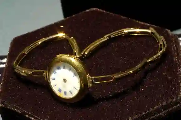 goldene Armbanduhr, Titanic Artefakt