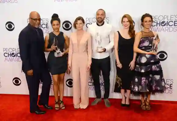 Grey´s Anatomy Cast James Pickens Jr., Kelly McCreary, Ellen Pompeo, Jesse Williams, Sarah Drew, Camilla Luddington roter Teppich