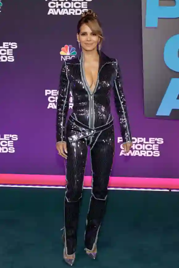 Halle Berry besucht die 47th Annual People's Choice Awards in Santa Monica, Kalifornien