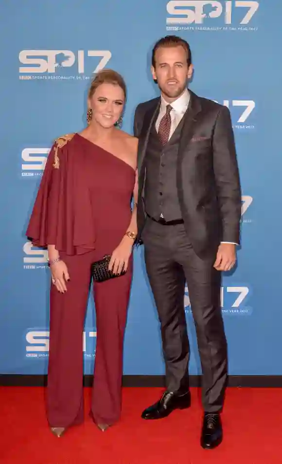 Harry Kane mit seiner Frau Kate auf dem roten Teppich bei BBC Sports Personality Of The Year am 17. Dezember 2017