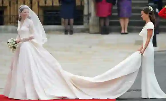 Herzogin Kate und Pippa Middleton bei Kates Hochzeit im April 2011