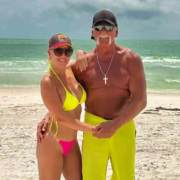 Sky Daily und Hulk Hogan haben sich nach einem Jahr Beziehung verlobt.