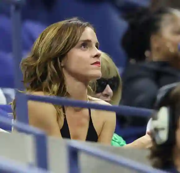 NEW YORK, NEW YORK - SEPTEMBER 05: Emma Watson und Anna Wintour besuchen den neunten Tag der US Open 2023 auf dem USTA Billie Jean