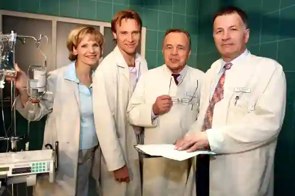 „In aller Freundschaft“ Darsteller Andrea Kathrin Loewig, Bernhard Bettermann, Dieter Bellmann und Thomas Rühmann 2008