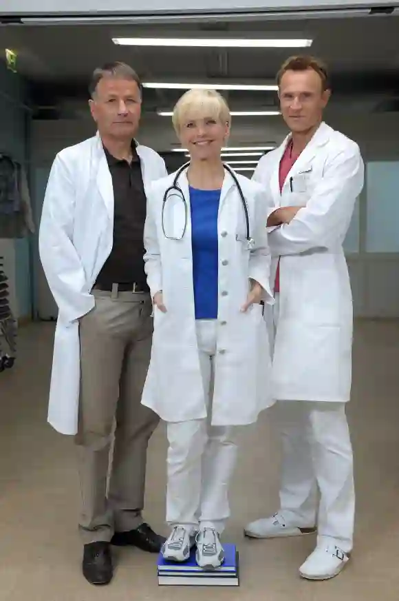 „In aller Freundschaft“ Darsteller Thomas Rühmann, Andrea Kathrin Loewig und Bernhard Bettermann 2011