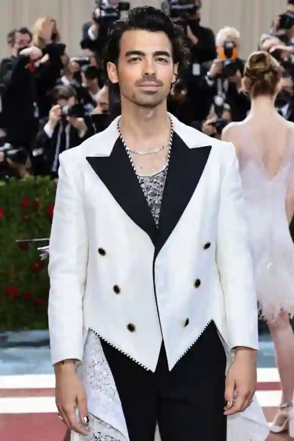 Joe Jonas spricht über Beauty-OPs