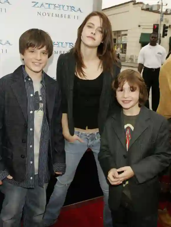Josh Hutcherson, Kristen Stewart und Jonah Bobo bei der Premiere von „Zathura“ 2005
