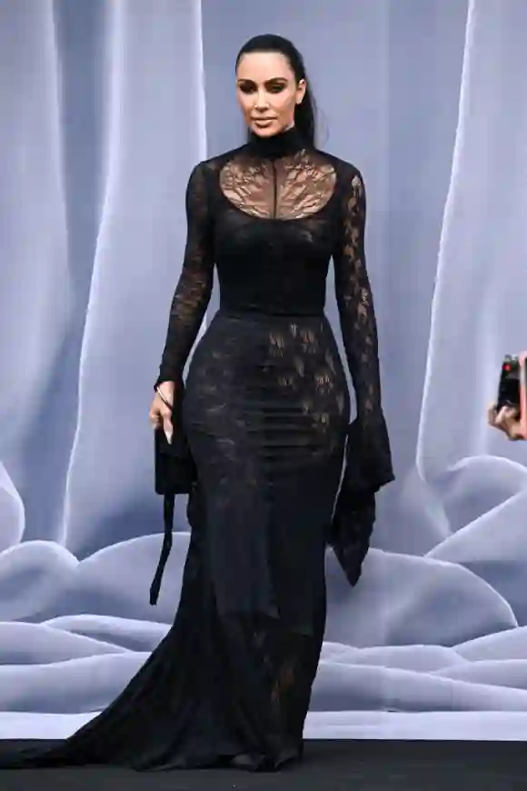 Kim Kardashian im transparenten Look