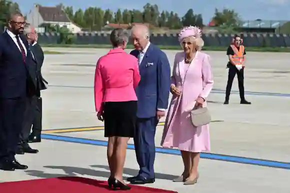 König Charles und Königin Camilla sind am 20.9.23 Paris gelandet