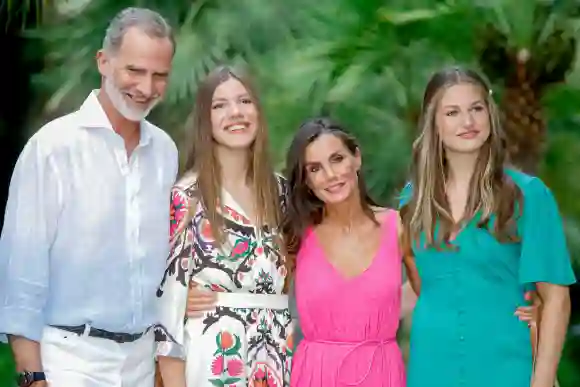 Die spanischen Royals rund um König Felipe, Königin Letizia und Töchter Sofia und Leonor im Urlaub