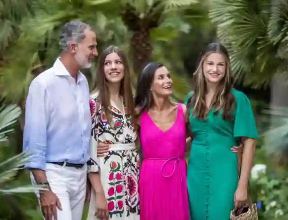 Die spanischen Royals rund um König Felipe, Königin Letizia und Töchter Sofia und Leonor im Urlaub
