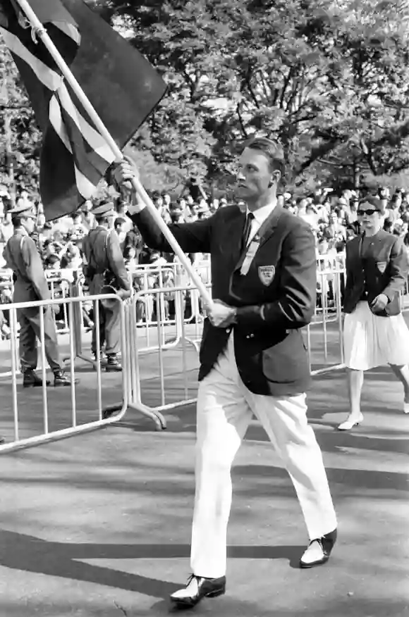 König Harald von Norwegen bei der Olympiade 1964 in Tokyo