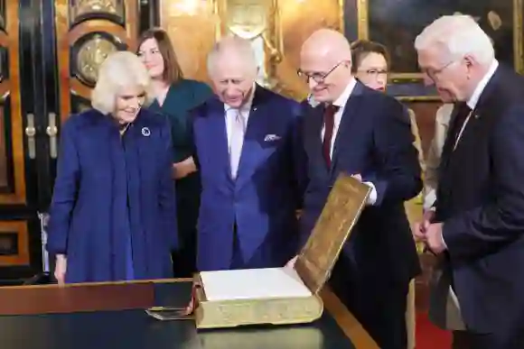 Königin Camilla und König Charles III. in Hamburg