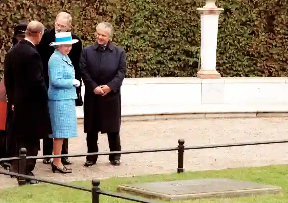 Königin Elisabeth II. und Manfred Stolpe