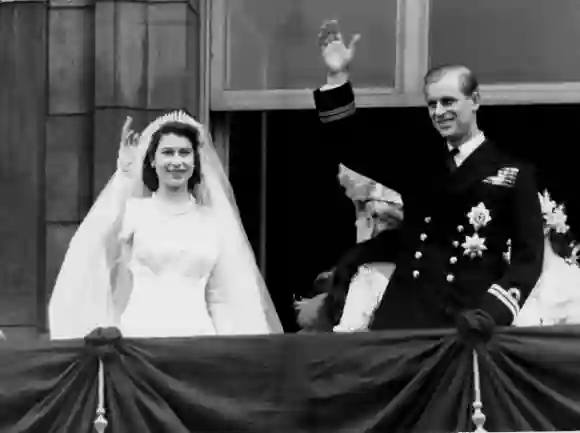 Königin Elisabeth und Prinz Philip bei ihrer Hochzeit am 20. November 1947