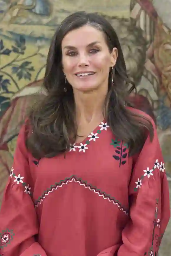 Königin Letizia von Spanien zeigt sich mit grauem Haar