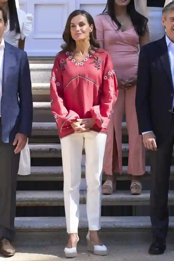Königin Letizia von Spanien zeigt sich mit grauem Haar