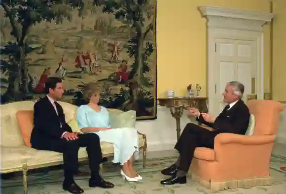 Prinz Charles und Lady Diana während eines Interviews im Kensington Palast