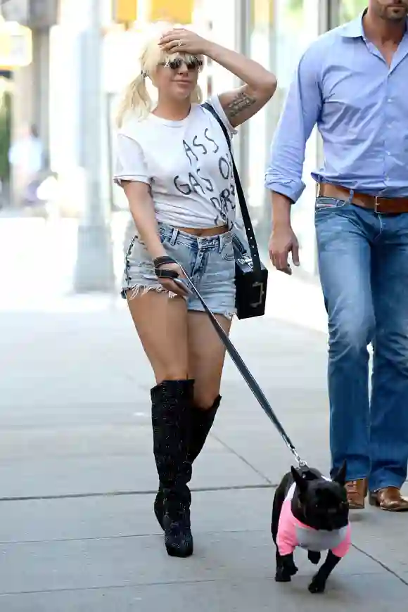 Lady Gaga mit ihrem Hund