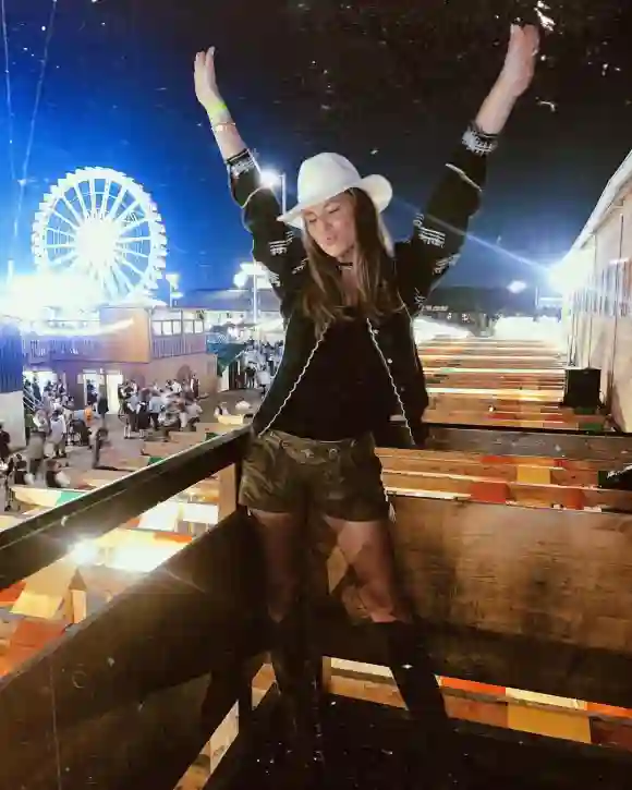 Laura Wontorra zeigt sich gerne in Hotpants