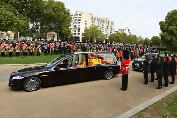 In diesem Leichenwagen tritt die Queen ihre letzte Reise an