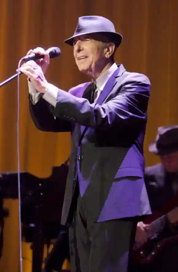 Leonard Cohen während eines Konzerts