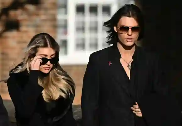 liam payne beerdigung stars Kate Cassidy und Damian Hurley