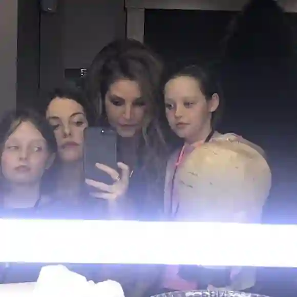 Lisa-Marie Presley mit ihren Töchtern Riley Koeugh und Vivienne Ann und Finley Aaron Love Lockwood