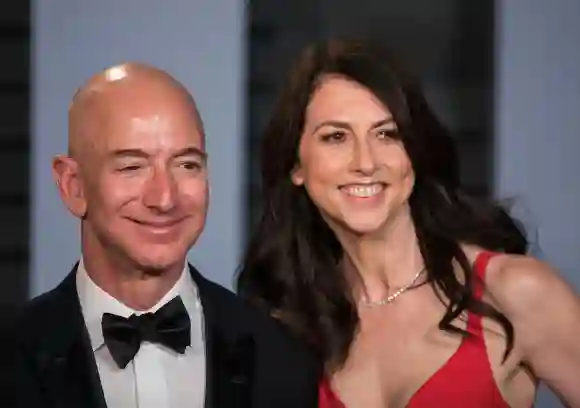 Jeff Bezos und MacKenzie Scott, damals noch Bezos, auf dem roten Teppich der Vanity Fair Oscar Party 2018 am Sonntag, dem 4. März 2018.