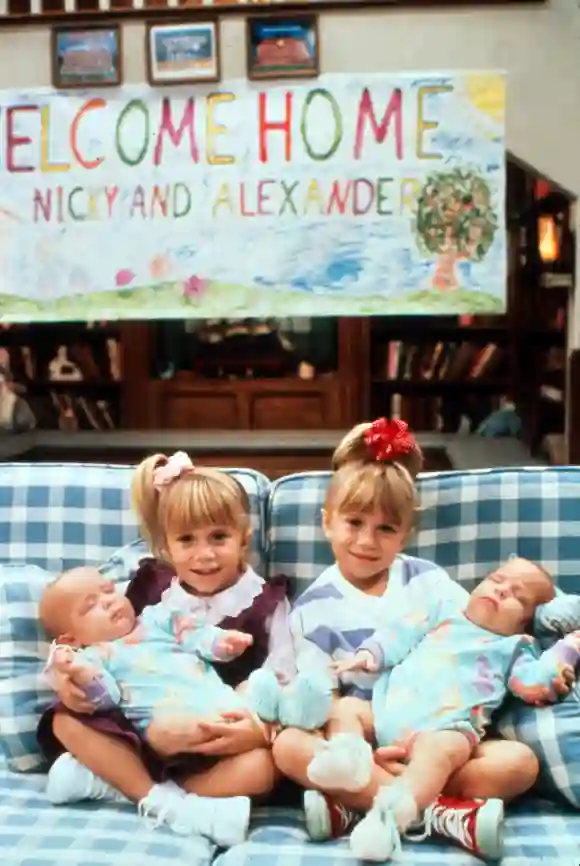 Mary-Kate Olsen und Ashley Olsen am Set von „Full House“ 1991