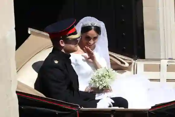 Meghan Markle und Prinz Harry nach ihrer Hochzeit bei der Kutschfahrt, Meghan Markle, Prinz Harry